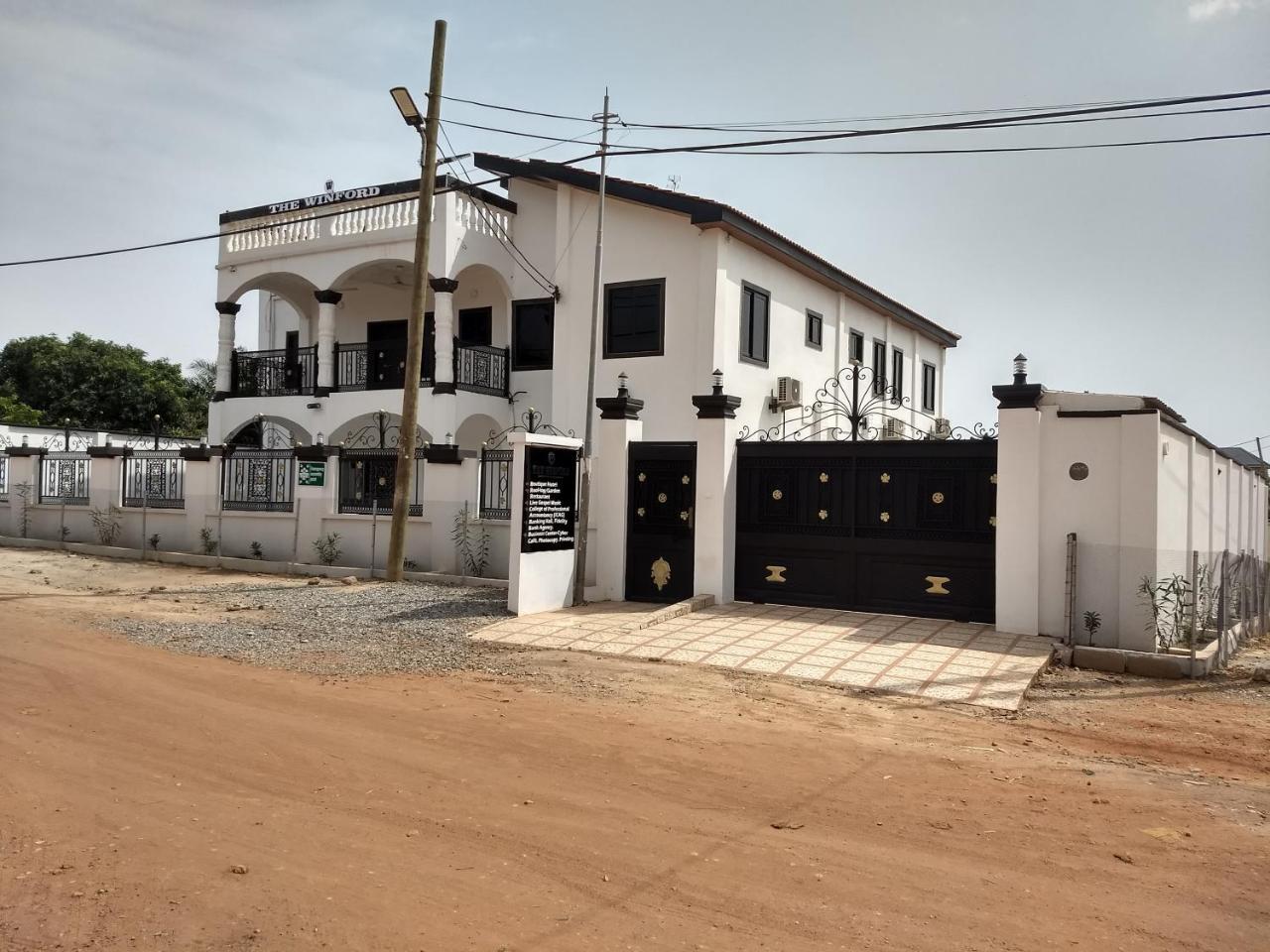The Winford Boutique Hotel Achimota Taifa Esterno foto